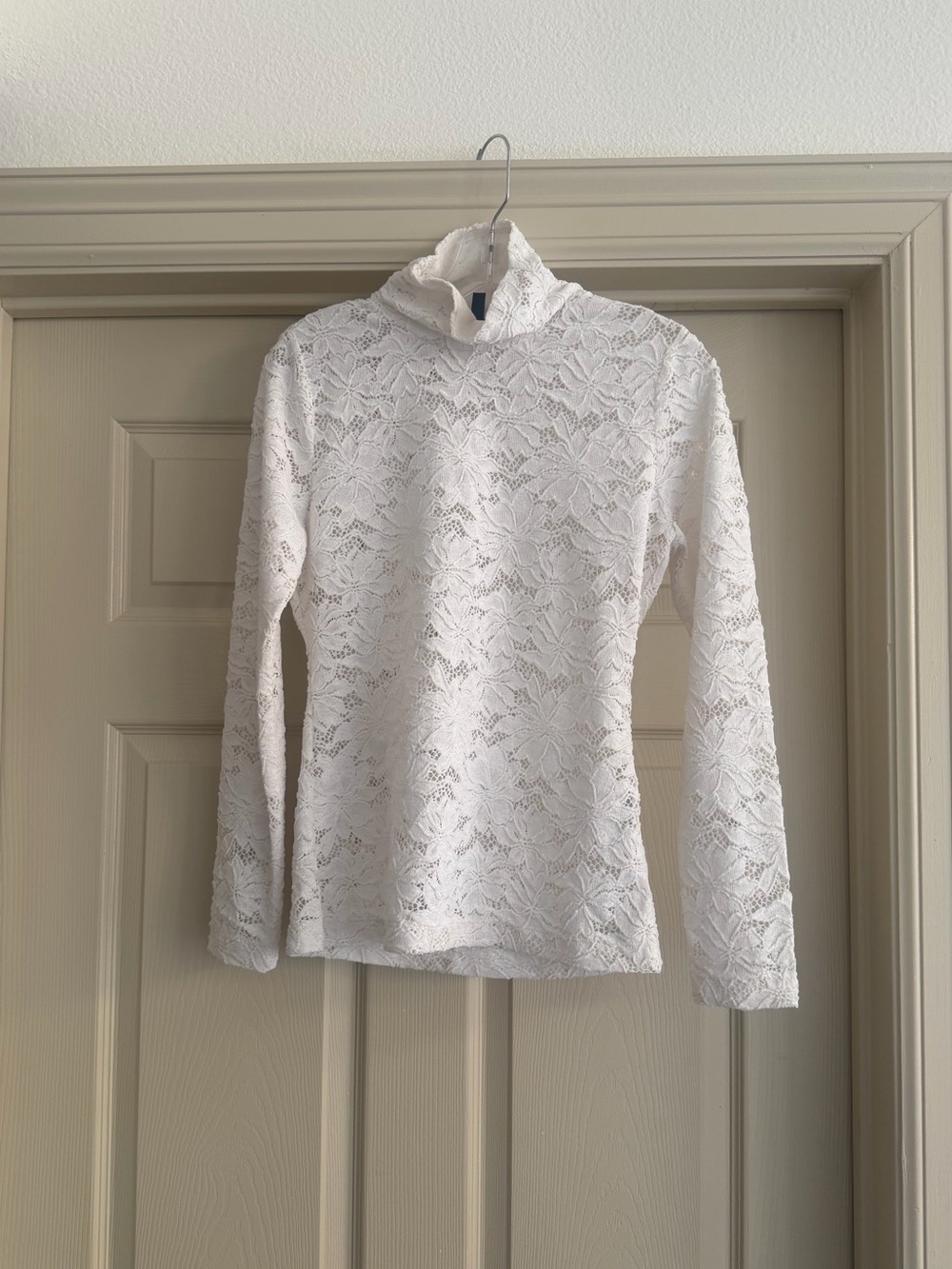 White House Black Market White Floral Lace Turtleneck Long Sleeve Top